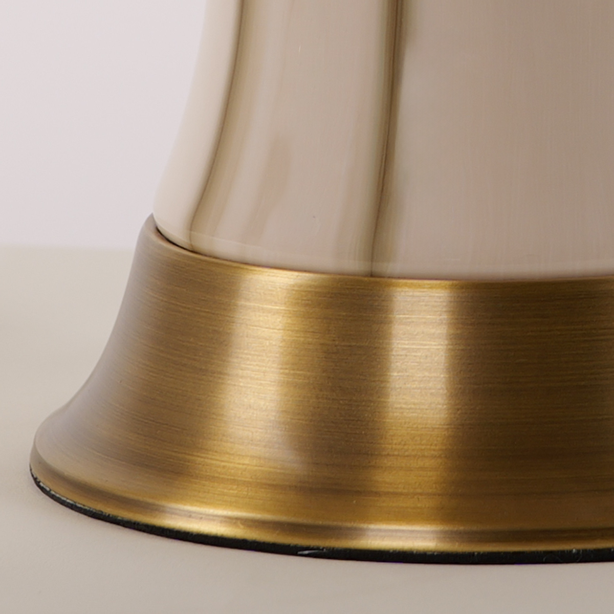 black-gold-gradient-glazed-ceramic-table-lamp-vase-lamp