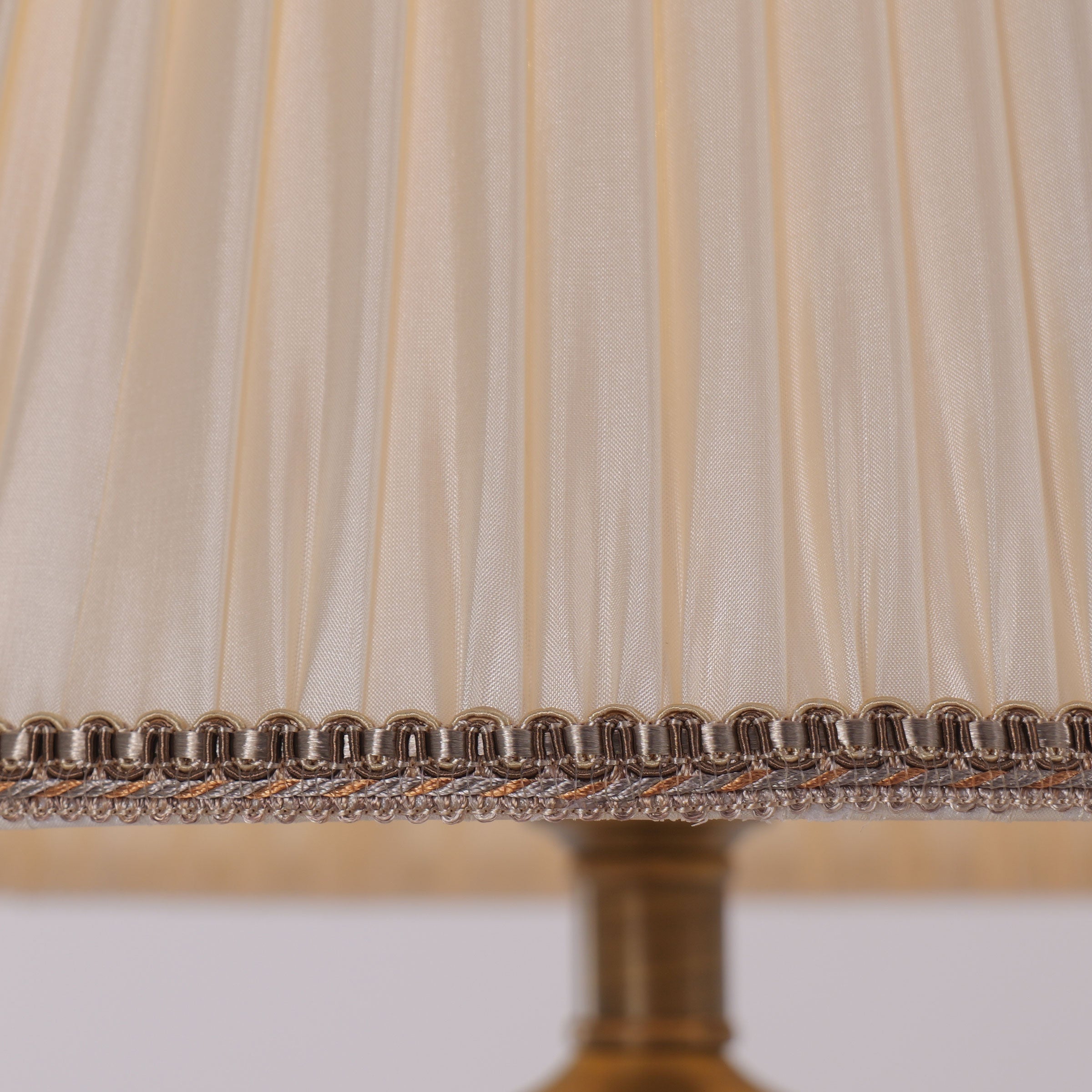 colorful-handcrafted-ceramic-table-lamp-ideal-for-bedroom-desk-living-room