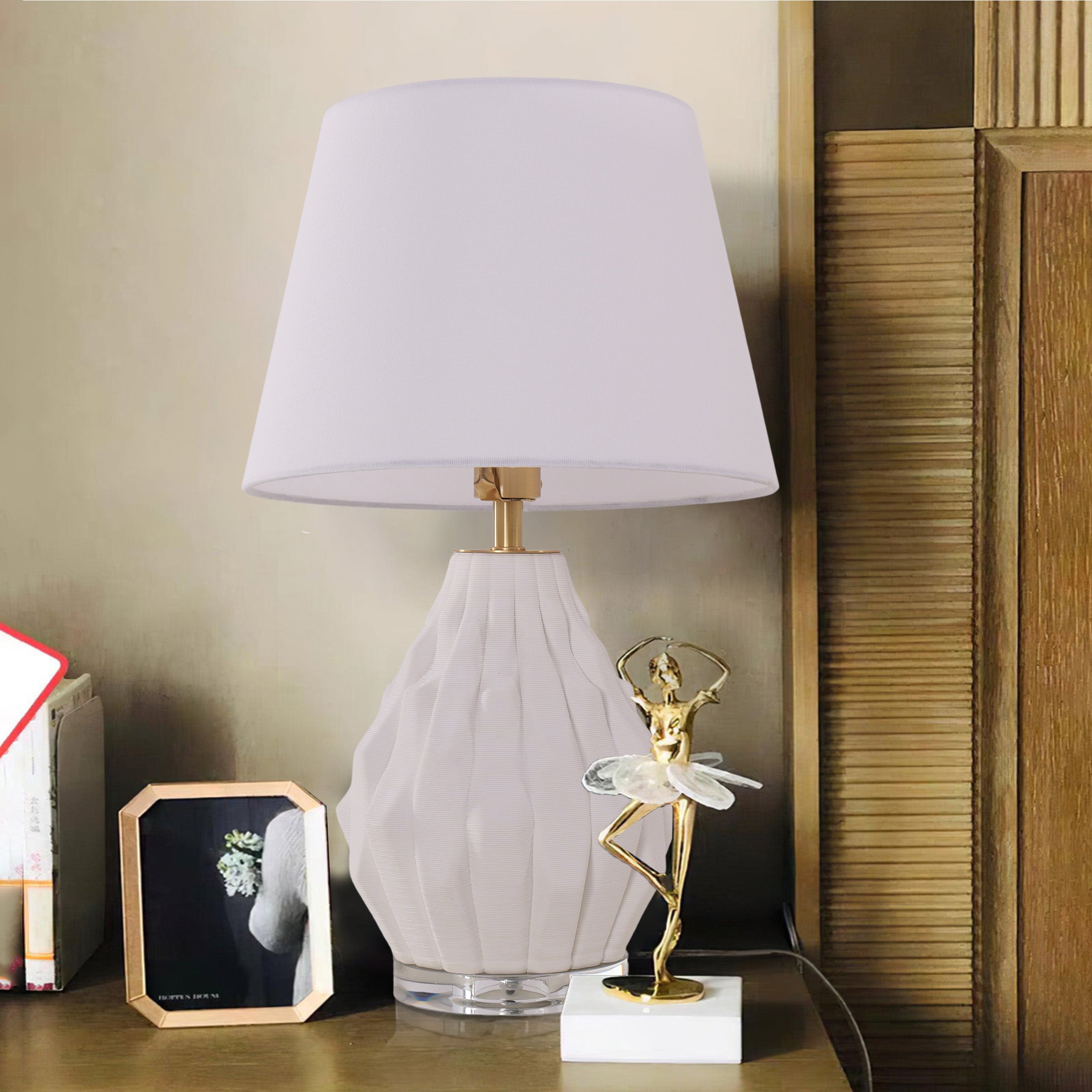 3d-pure-white-polygonal-textured-ceramic-table-lamp-with-fabric-shade