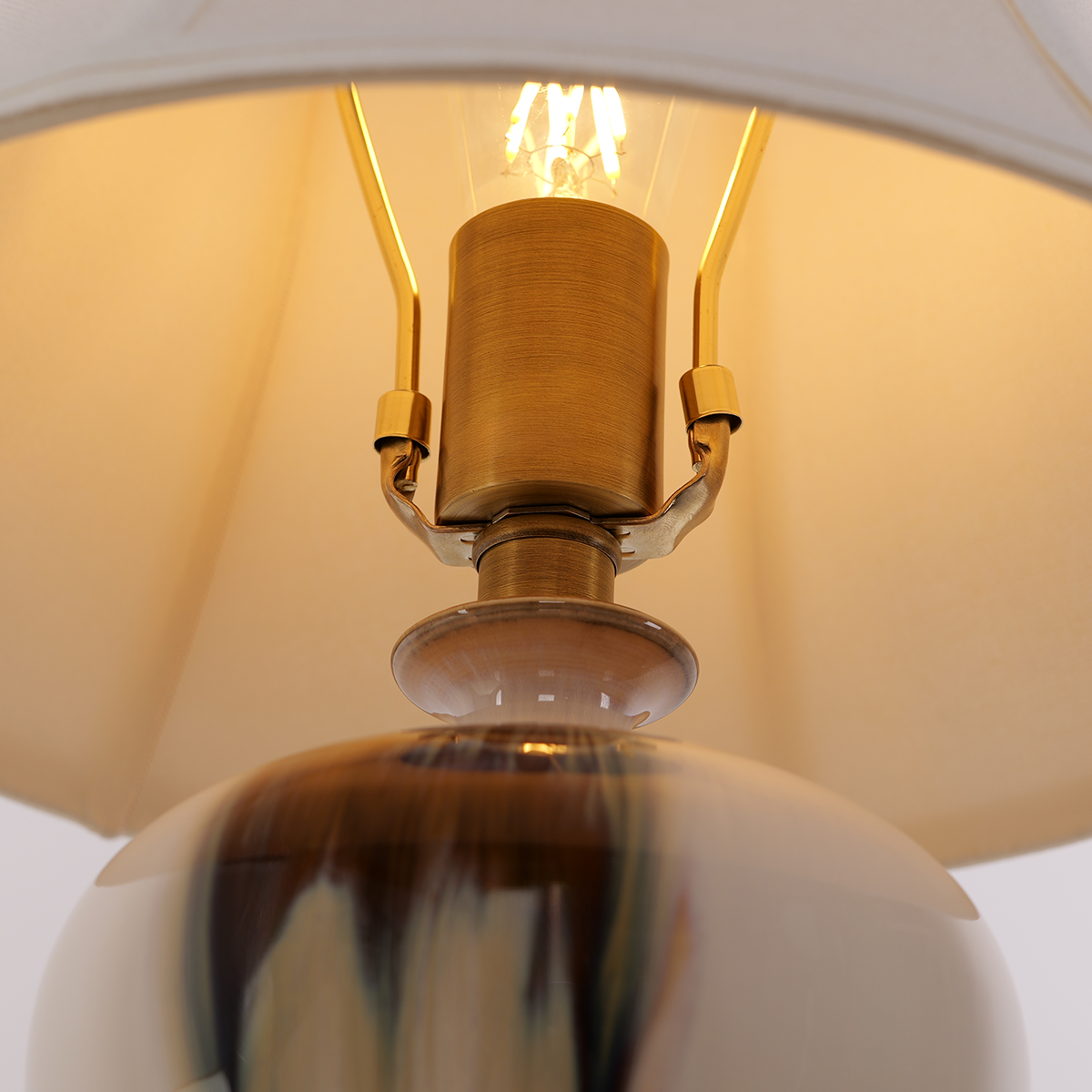 black-gold-gradient-glazed-ceramic-table-lamp-vase-lamp