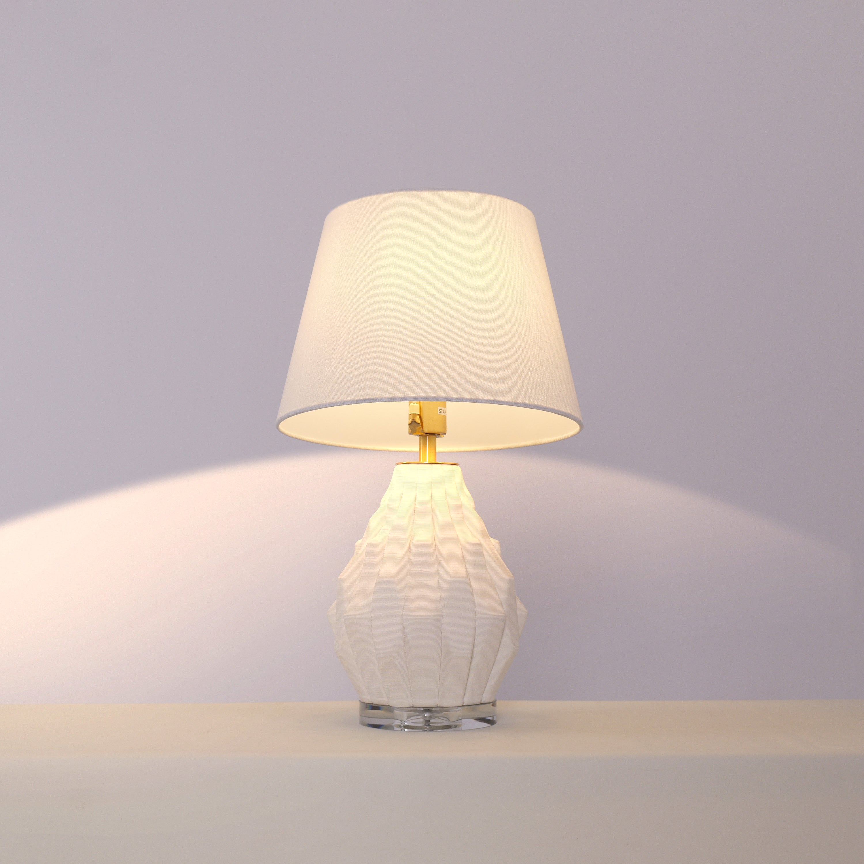 3d-pure-white-polygonal-textured-ceramic-table-lamp-with-fabric-shade