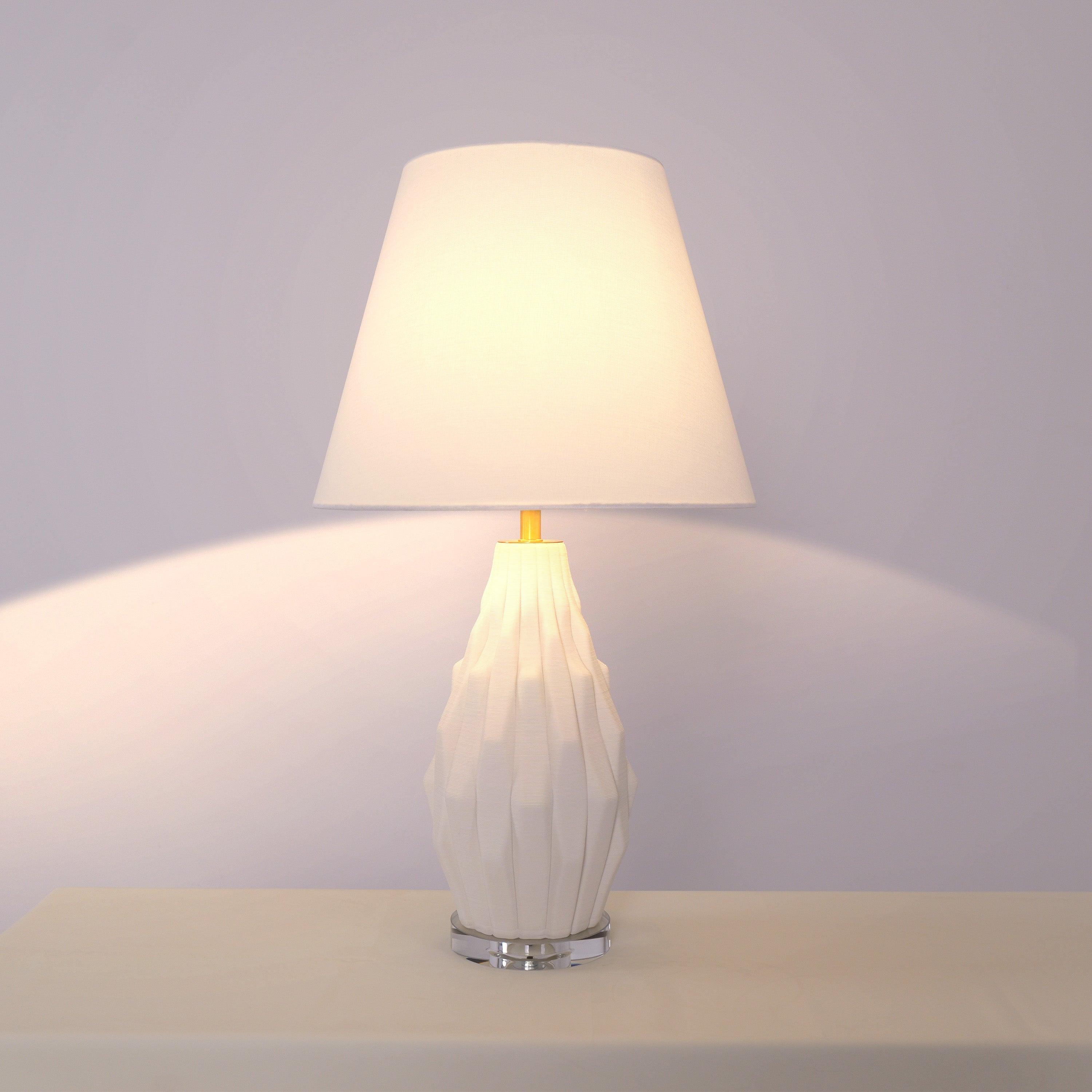 3d-pure-white-polygonal-textured-ceramic-table-lamp-with-fabric-shade
