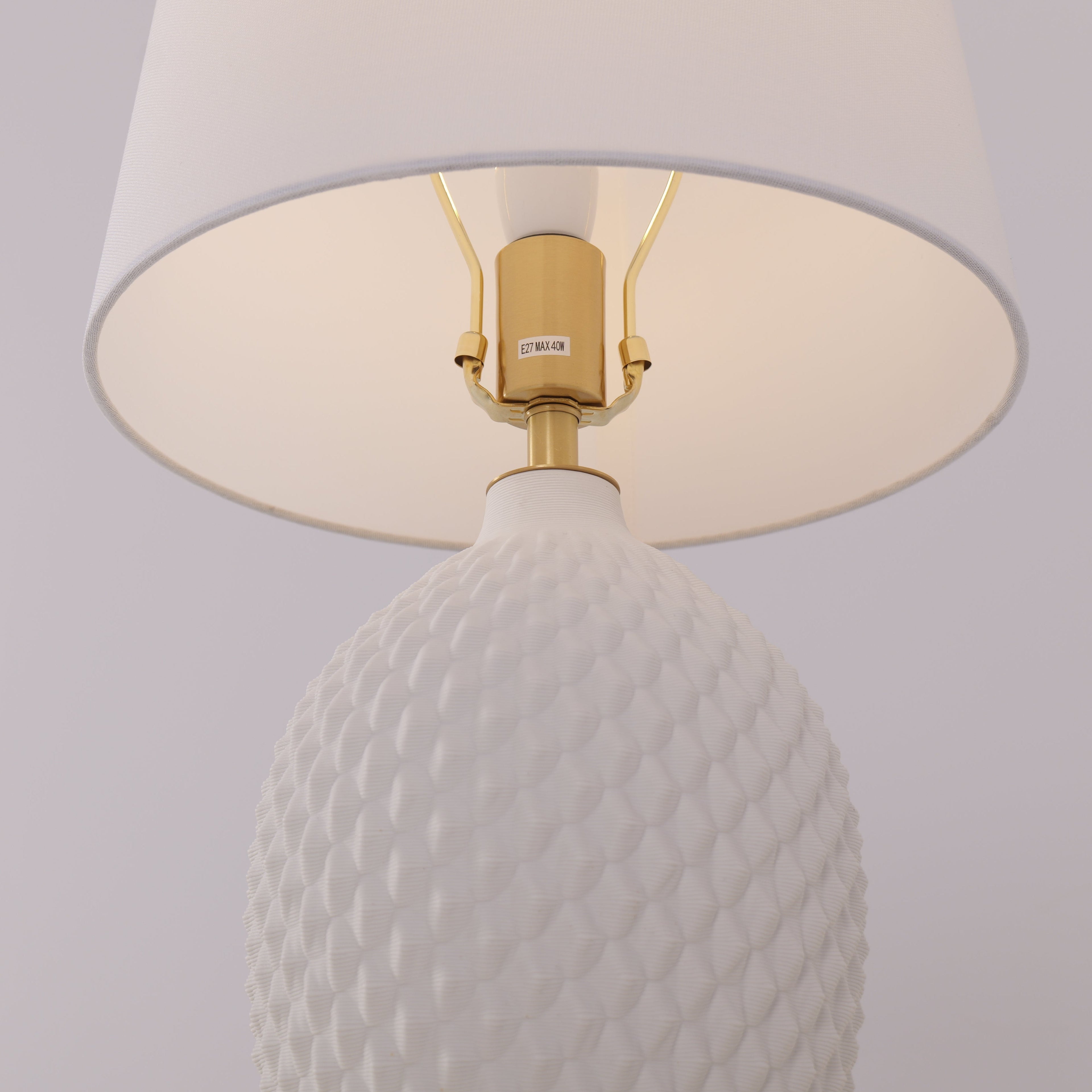 3d-pure-white-diamond-embossed-relief-pattern-ceramic-table-lamp