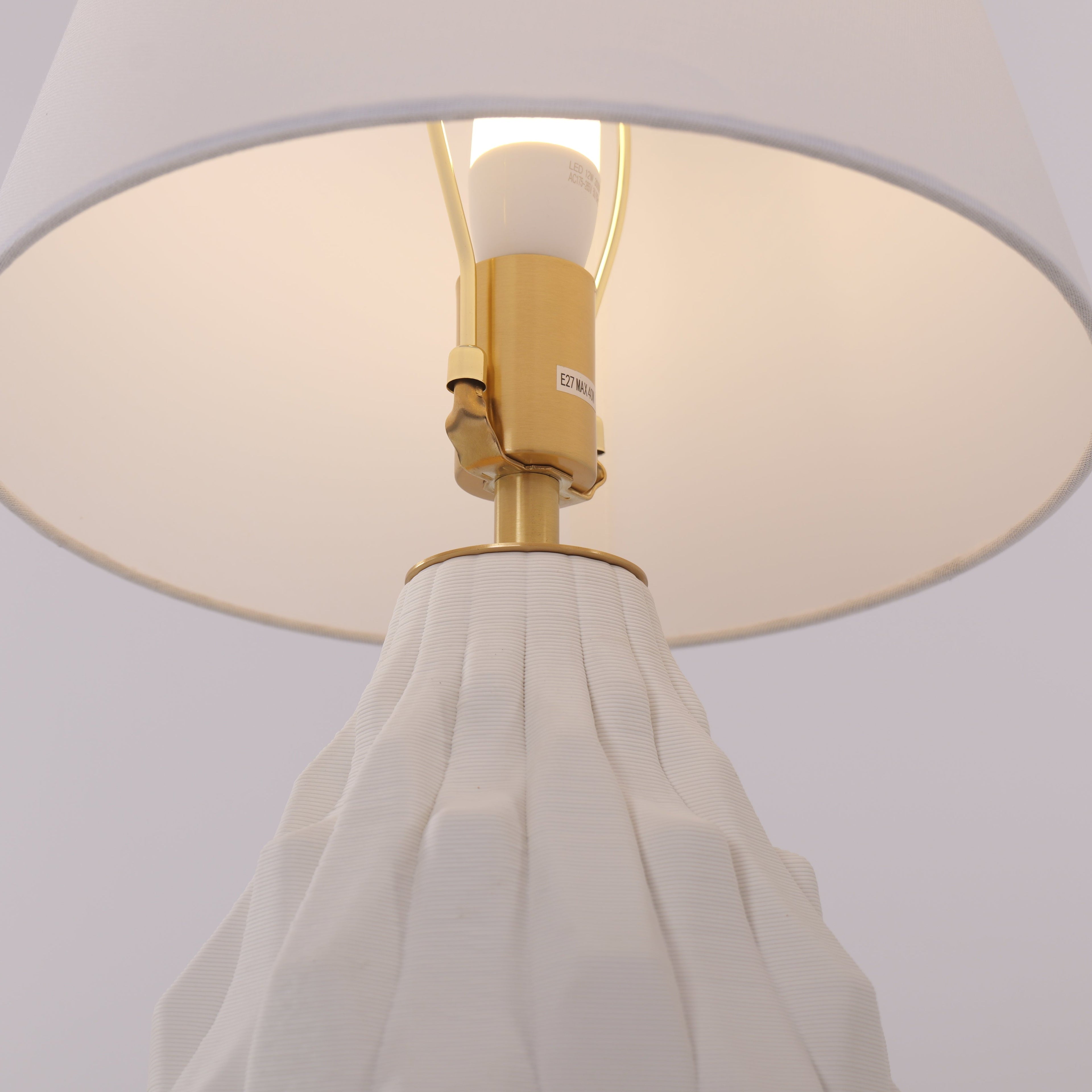3d-pure-white-polygonal-textured-ceramic-table-lamp-with-fabric-shade