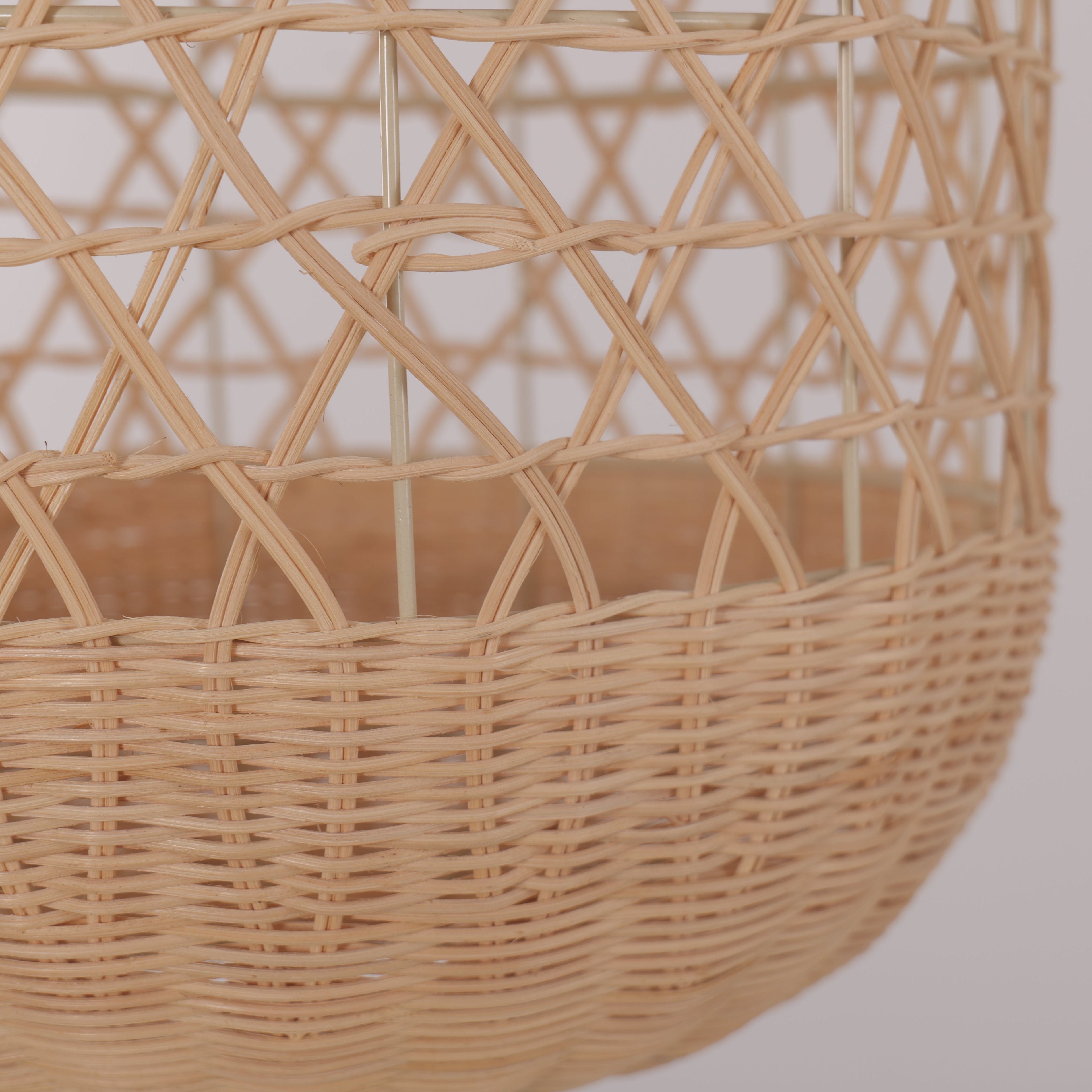 japanese-capsule-shaped-rattan-pendant-light